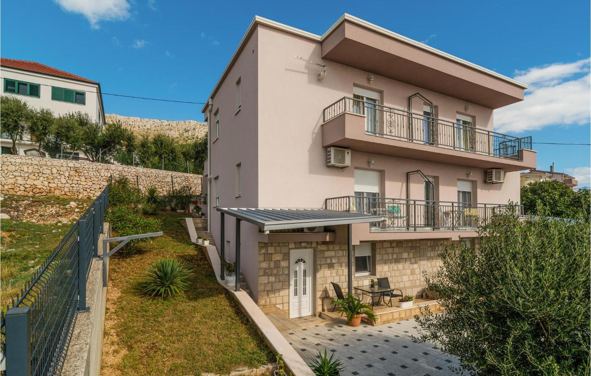 2 Bedroom Awesome Apartment In Mali Rat Sumpetar Екстериор снимка