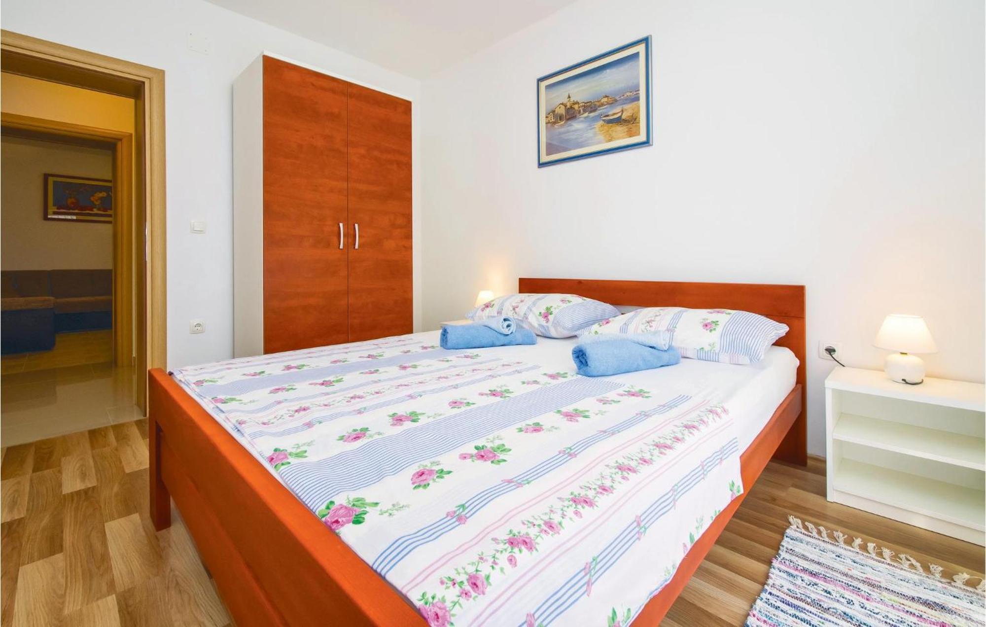 2 Bedroom Awesome Apartment In Mali Rat Sumpetar Екстериор снимка