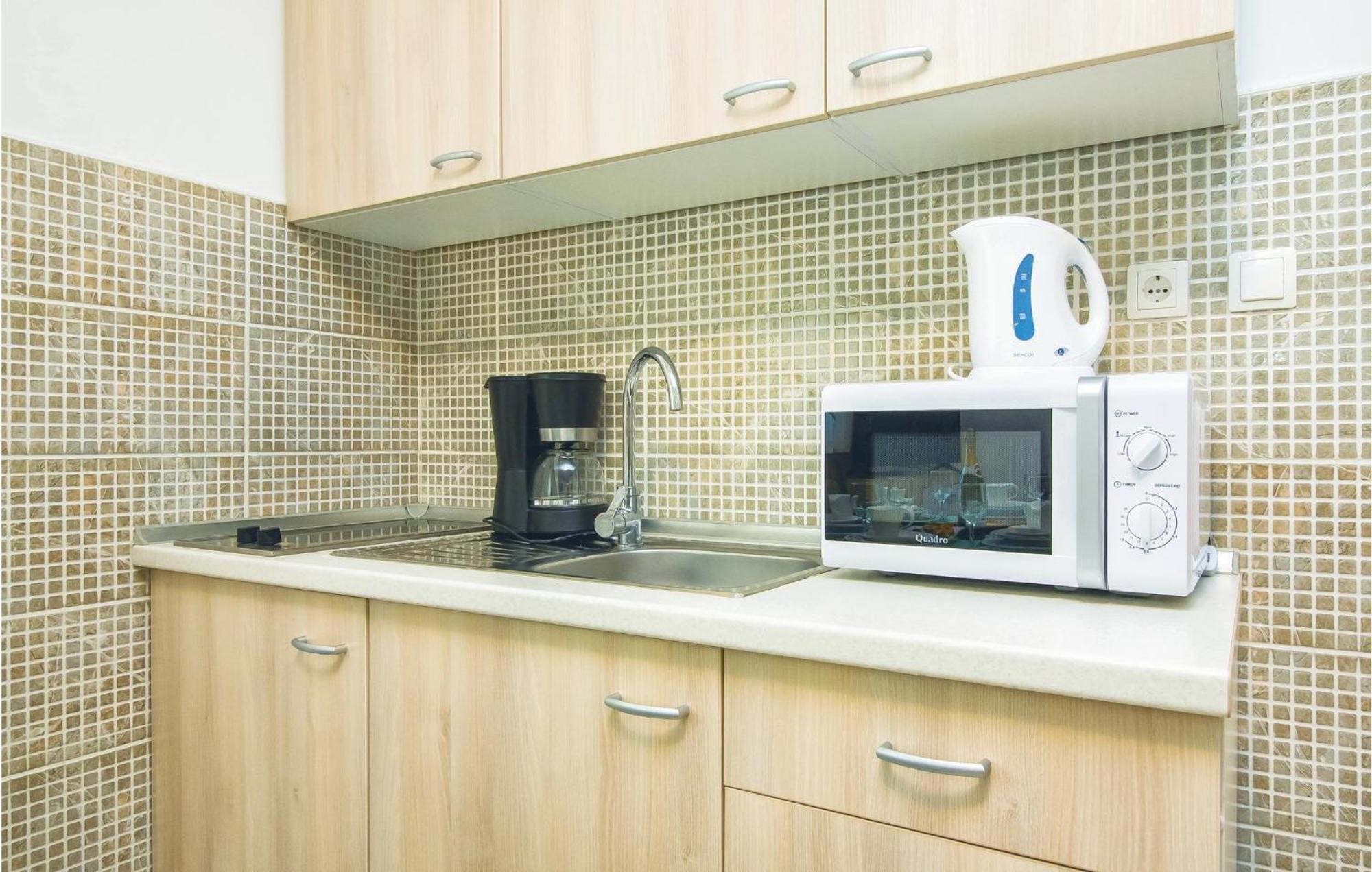 2 Bedroom Awesome Apartment In Mali Rat Sumpetar Екстериор снимка